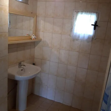 Neos Hotel 2*